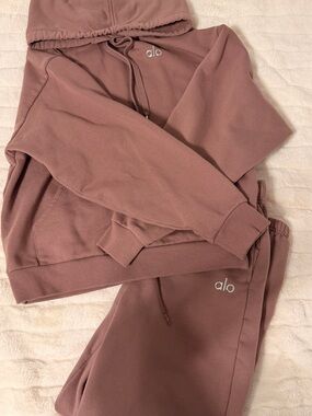 ALO Yoga' Mauve Hoodie & Jogger Set - Cozy Active Bottoms
